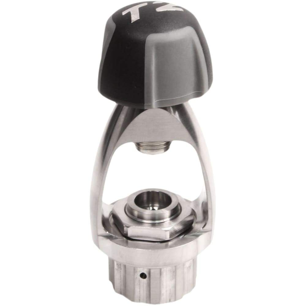 Atomic DIN to Yoke Screw on Adapter - Regulator Accessories